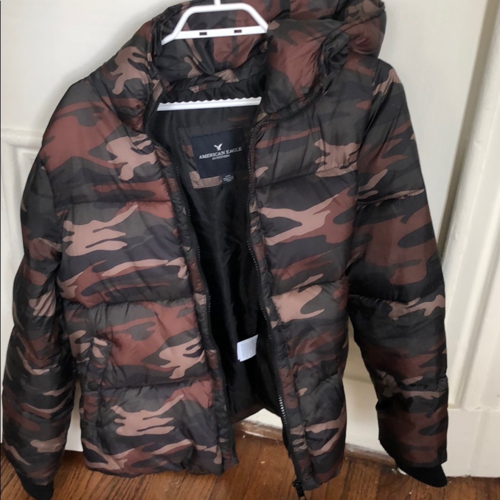 American Eagle camo down jacket. Women’s large